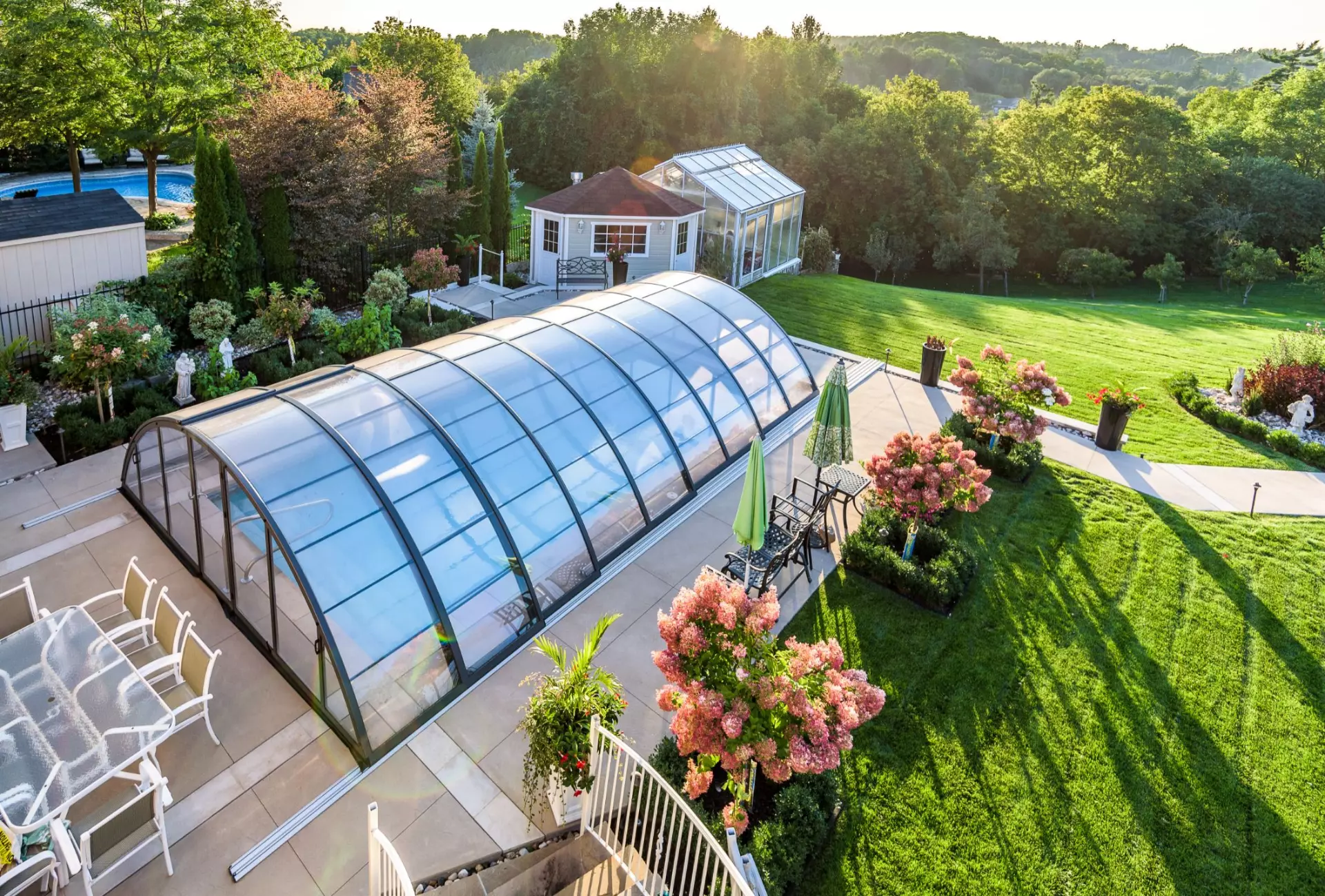 Swimming pool enclosure