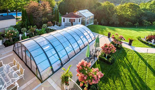 Fully enclosed swimming pool